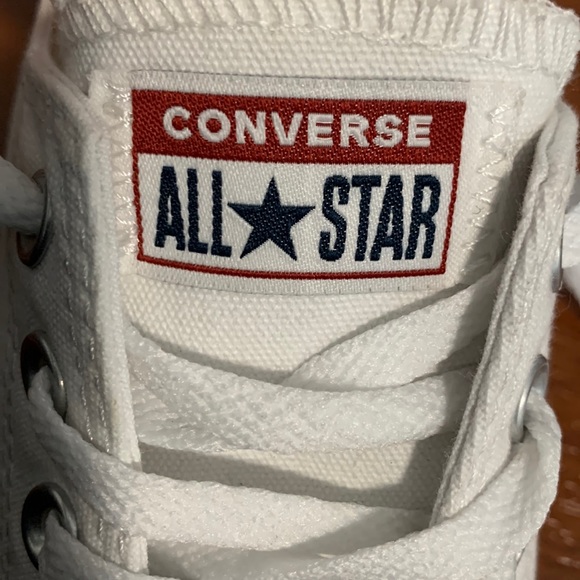 Unisex Classic Converse Sneakers, Size 7 - Picture 3 of 9